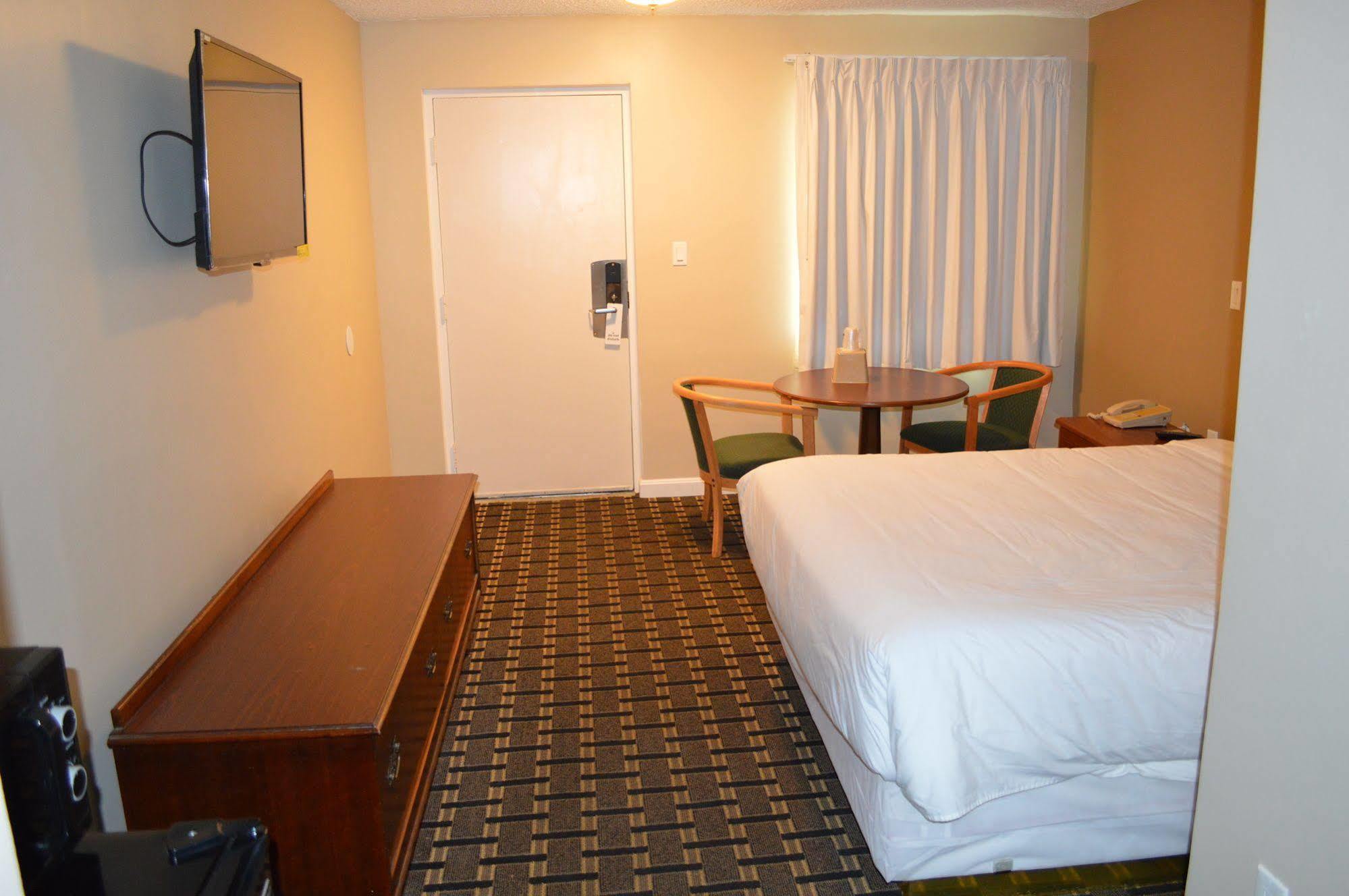 Nashoba Valley Inn & Suites Ayer Exterior foto
